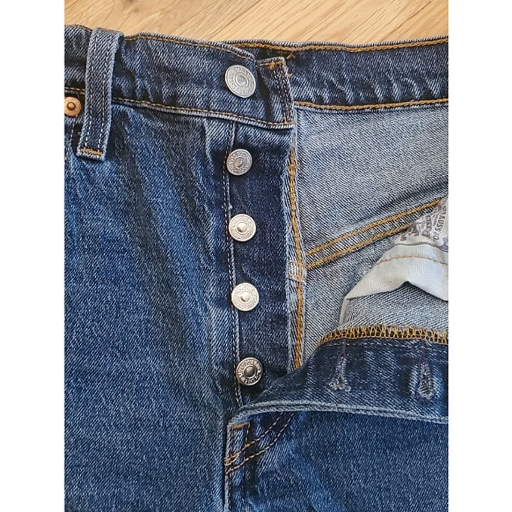 Vintage Levi's 501 Button Fly Cutoff Denim Shorts 26 & 29 - Picture 5 of 13